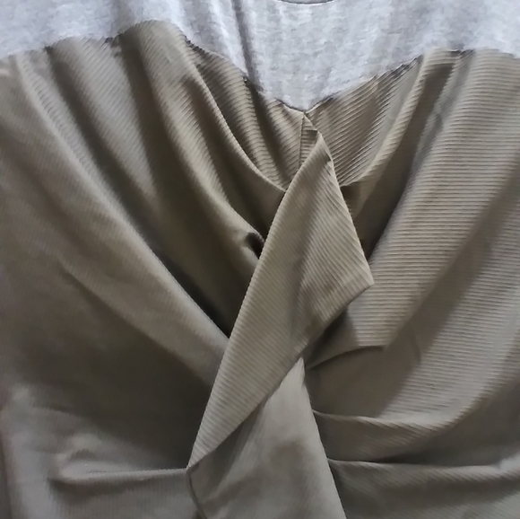 BCBG MAXAZRIA Dress, Size 04, Color Grey and Taupe - Picture 3 of 5